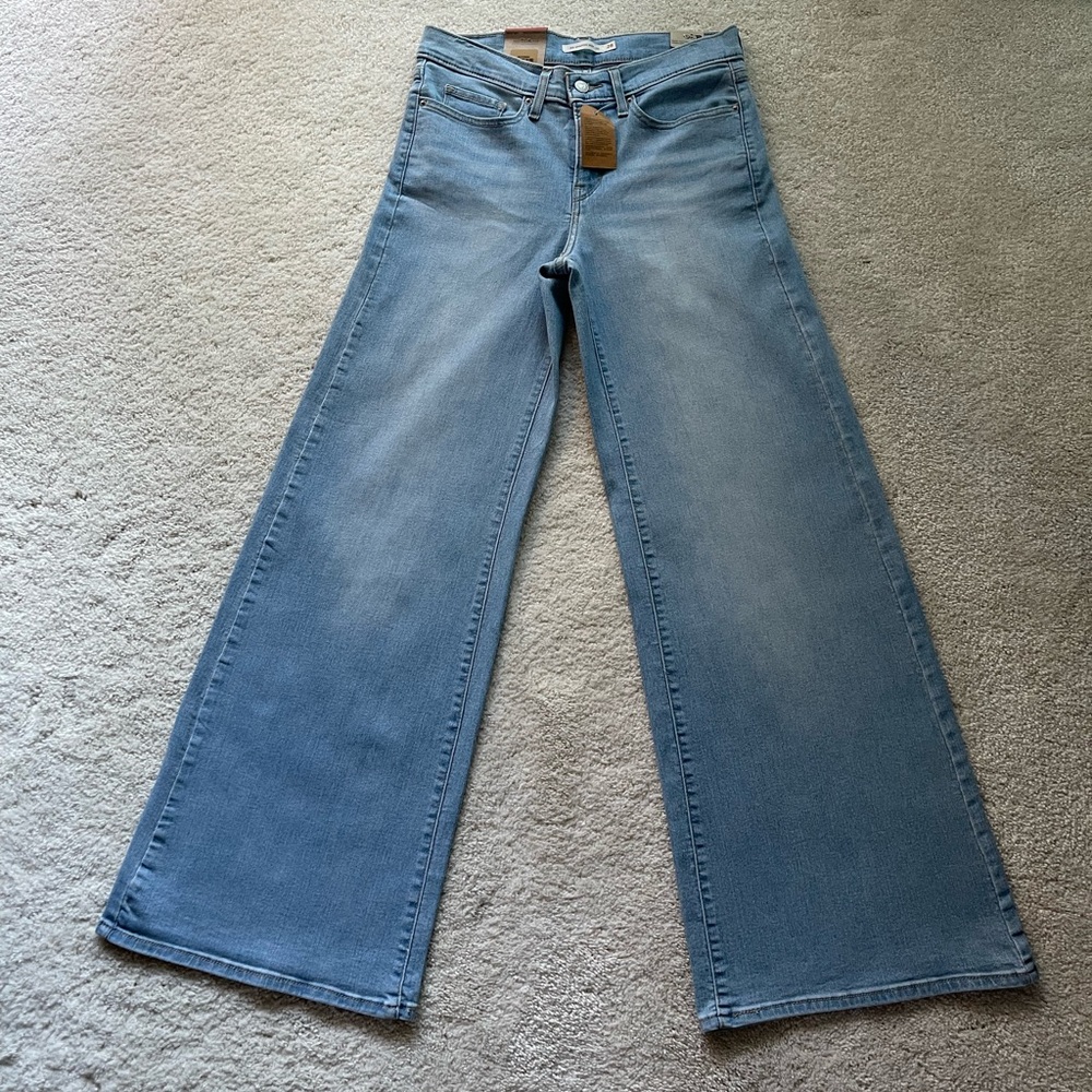 NWT Levi’s 318 Shaping Wide Leg Light Wash Size 28/32 - Picture 4 of 14
